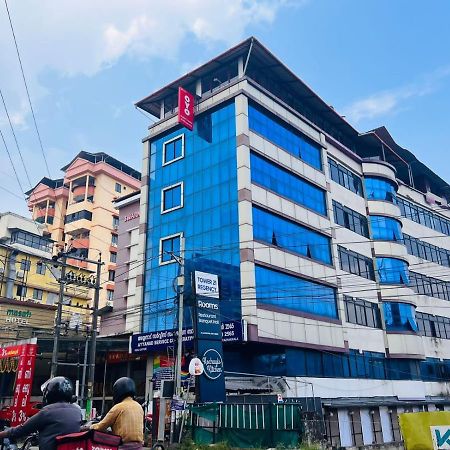 Tower 21 Regency Hotel Kochi Exterior foto
